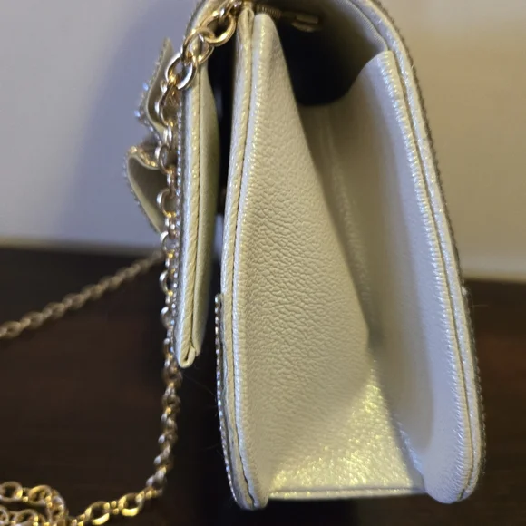 Windsor Gold Rhinestone Bow Clutch✨️ - Picture 5 of 11